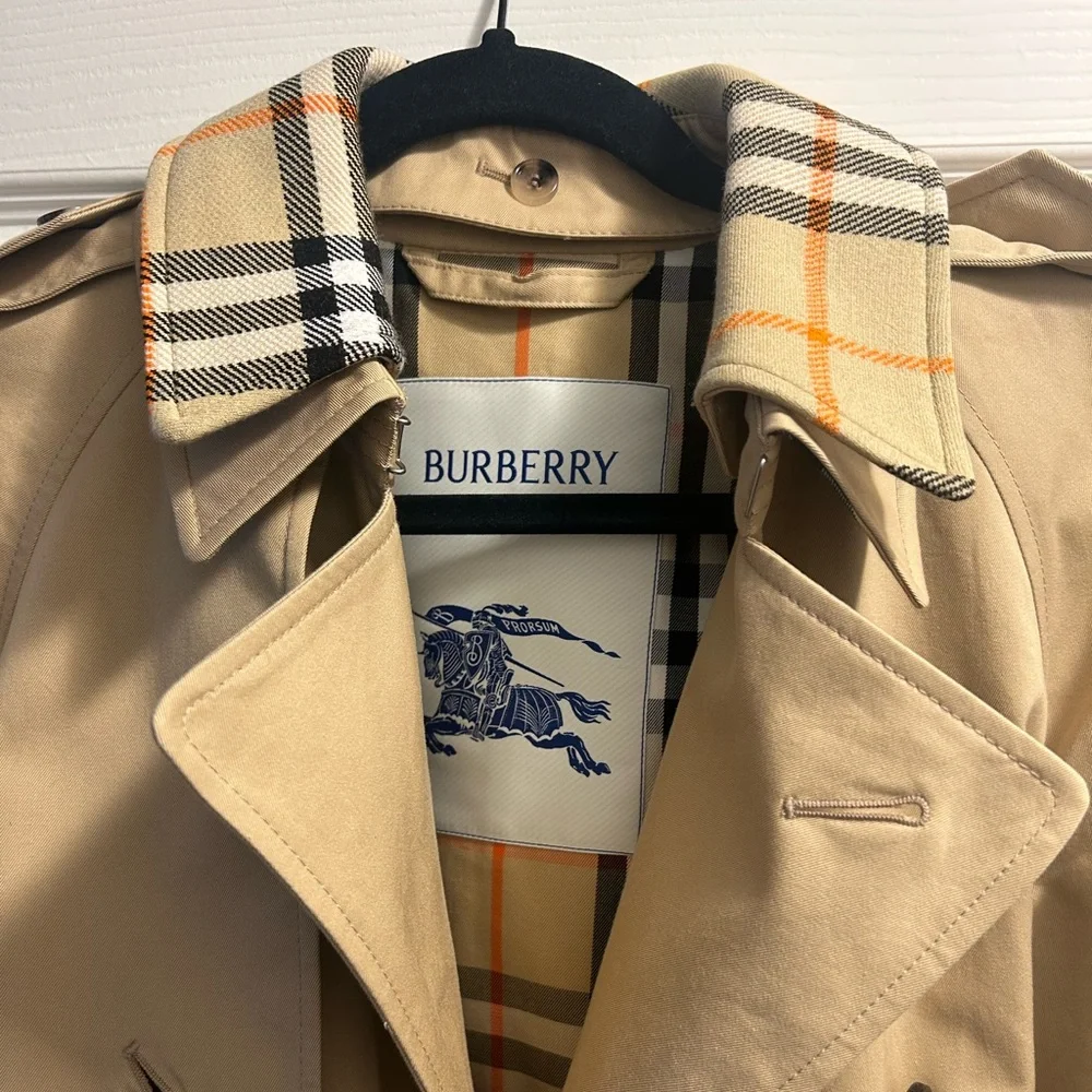 Burberry Beige Trench Coat with Classic Check Lining, less than 5 months old. - Picture 5 of 14